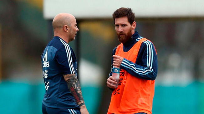 Sampaoli rendido ante Messi.