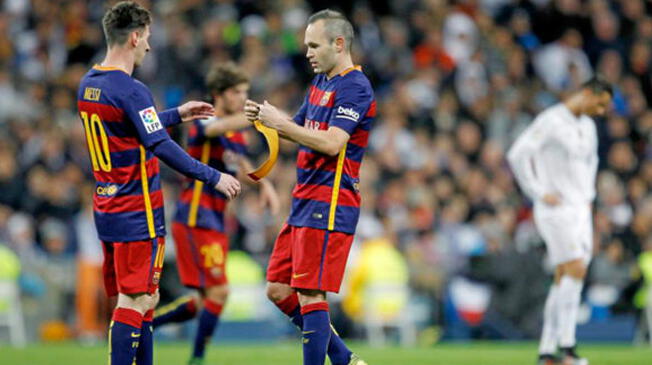 Andrés Iniesta le dejaría la cinta a Lionel Messi. Fuente: EFE