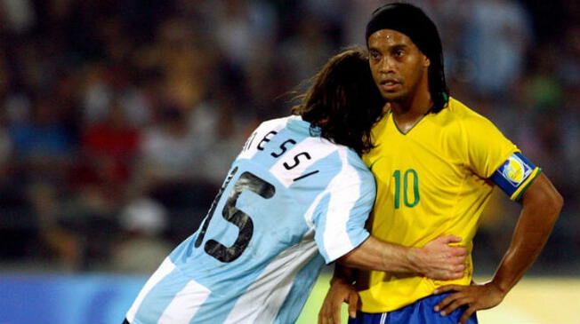 Lionel Messi y Ronaldinho coincidieron en algunos amistosos entre Argentina y Brasil. Foto: EFE