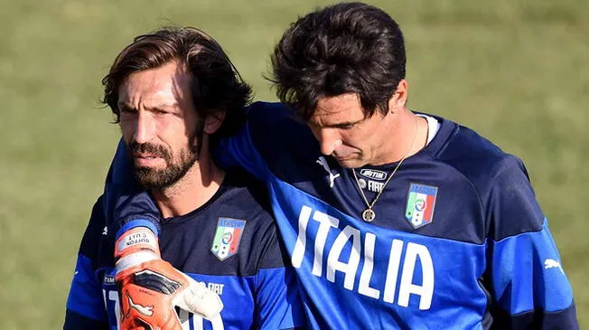 Pirlo y Buffon en un entrenamiento de Italia.
