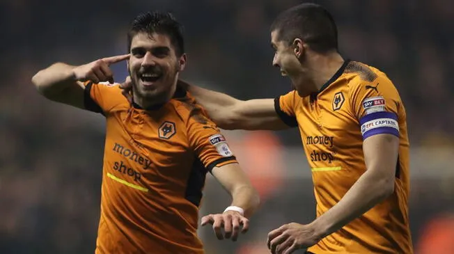 Ruben Neves celebra un gol del Wolverhampton con Conor Coady.