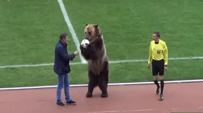 Este hecho insólito ocurrió en un partido de la tercera división de Rusia. Captura: BBC
