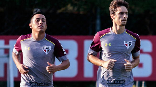 Christian Cueva y Rodrigo Caio durante un entrenamiento de Sao Paulo.