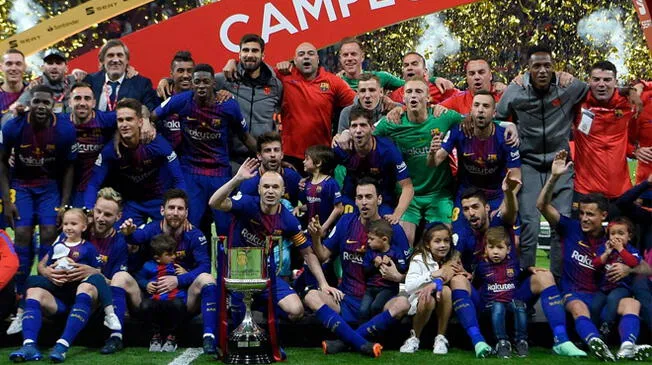 Los jugadores del Barcelona celebran el título de la Copa del Rey.