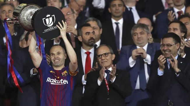 Andrés Iniesta levantó la Copa el Rey 2017/18 