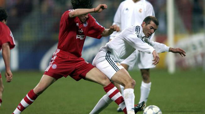 'Zizou' derrochando su magia como jugador del Madrid. 