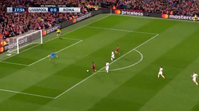 Liverpool vs. Roma EN VIVO: Mané no pudo ante la salida del portero Alisson. 