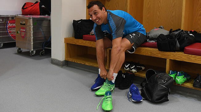 Santi Cazorla regresó a los entrenamientos luego de año y medio.