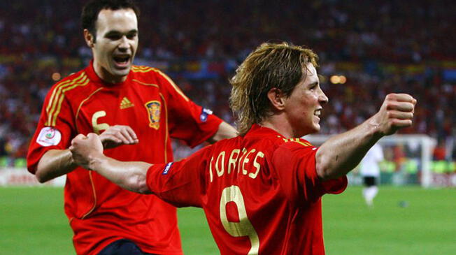 Fernando Torres y Andrés Iniesta en la final de la Eurocopa 2008.