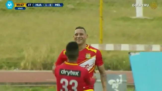 Carlos Neumann celebra su gol con Sport Huancayo ante Melgar.