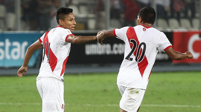 Raúl Ruidíaz y Edison Flores celebran un gol con la Selección Peruana. Raúl Ruidíaz y Edison Flores celebran un gol con la Selección Peruana.