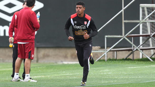 Wílder Cartagena visito los estudios de Fox Sports Radio Perú.