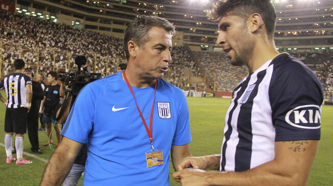 Pablo Bengoechea conversa con Mario Velarde.