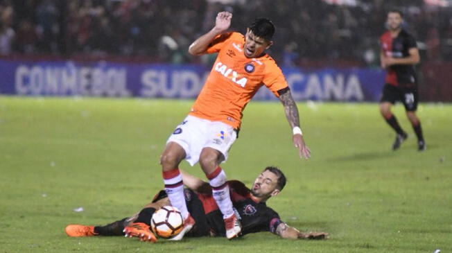 Newell's venció 2-1 al Atlético Paranaense, pero no le alcanzó para clasificar en la Copa Sudamericana