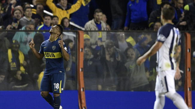 Frank Fabra celebra su gol a Alianza Lima en La Bombonera.