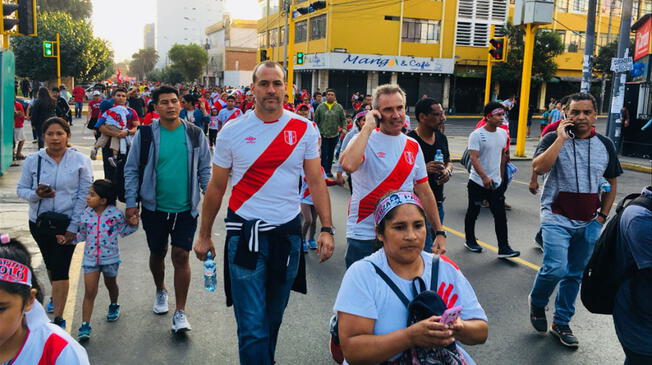 Roberto Silva y Fernando Revilla estuvieron presentes en la marcha por Paolo Guerrero.