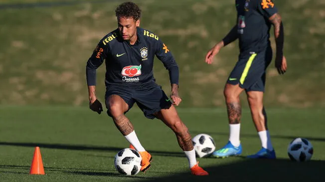 Neymar ha jugado con la selección brasileña 83 partidos y marcó 53 goles.