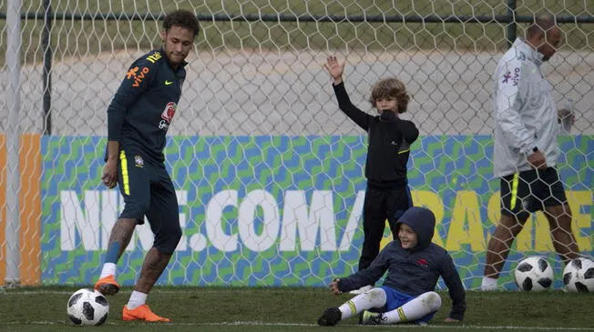 Neymar no juega desde el 25 de febrero, cuando se lesionó en el partido entre PSG y O. Marsella. | Foto: AFP.