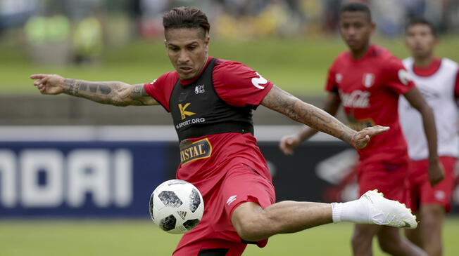 Paolo Guerrero durante el entrenamiento de la Selección Peruana en Austria.