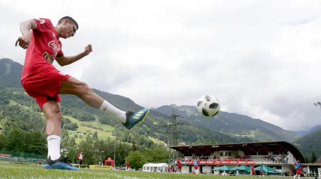 Paolo hurtado en plenos entrenamientos con la selección peruana en Austria