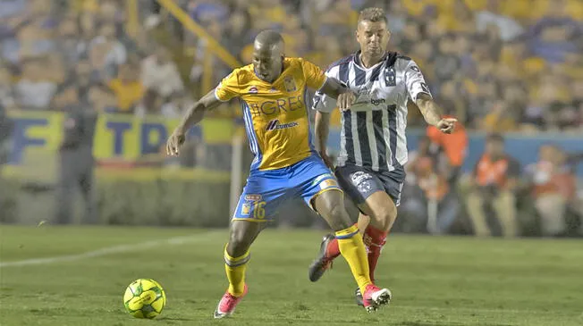 Luis Advíncula estuvo a préstamos en Lobos BUAP 