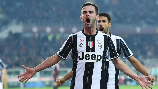 Miralem Pjanic podría jugar en el Manchester City la próxima temporada. Foto: EFE