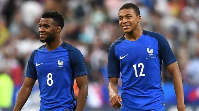 Thomas Lemar y Kylian Mbappé en la selección francesa.