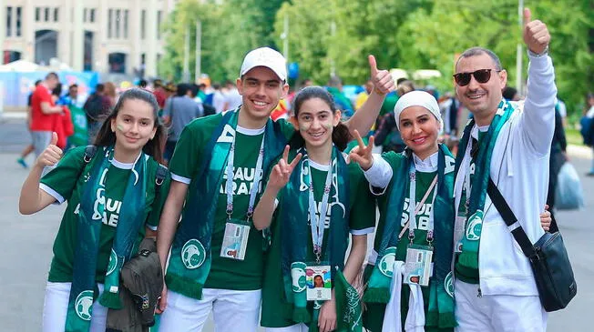 Hinchas de Arabia Saudita empiezan a vivir el partido inaugural 