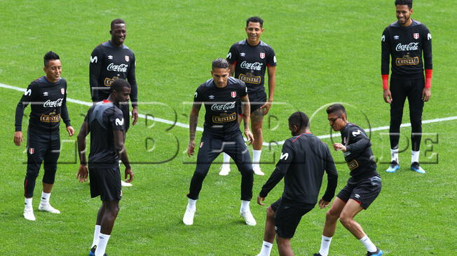 Paolo Guerrero volvió a estar en la banca de suplentes en el entrenamiento de hoy. Foto: Hugo Díaz / Líbero