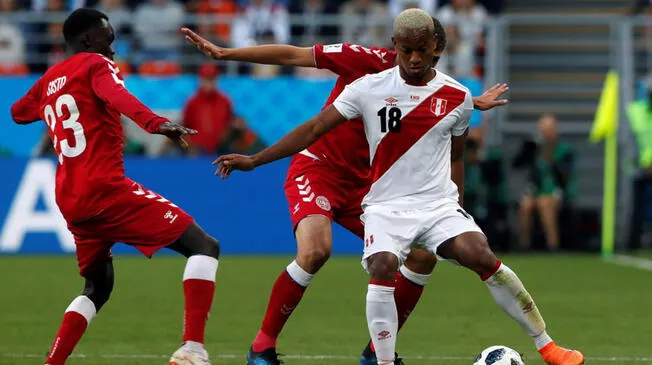 André Carrillo tuvo el primer gol en sus pies pero el arquero lo evitó. Foto: EFE