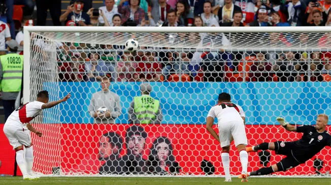 Christian Cueva es el primer jugador que lanza un penalti fuera en la Copa del Mundo desde el que erró David Villa contra Honduras en 2010.