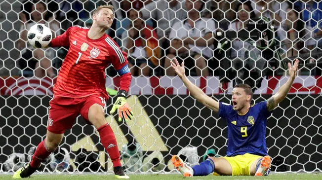 Marcus Berg reclamó penal posteriormente por cómo le quitaron la pelota. Foto: EFE