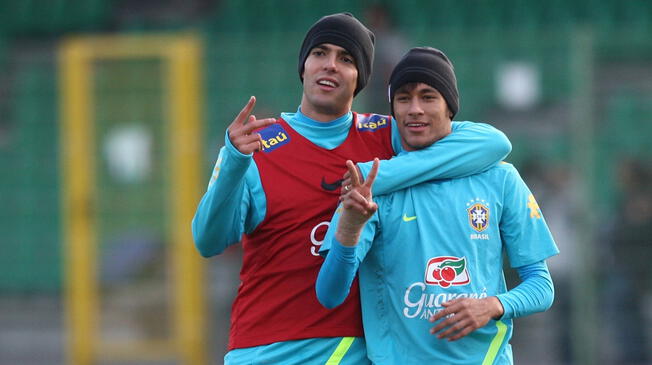 Neymar y Kaká son buenos amigos dentro y fuera de las canchas.