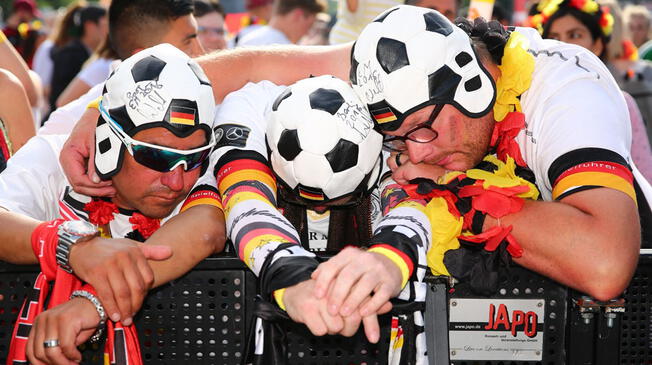 El sufrimiento de los hinchas de Alemania en la plaza de Berlín. Foto: EFE