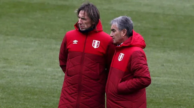 Ricardo Gareca y Juan Carlos Oblitas, durante un entrenamiento de la Selección Peruana.