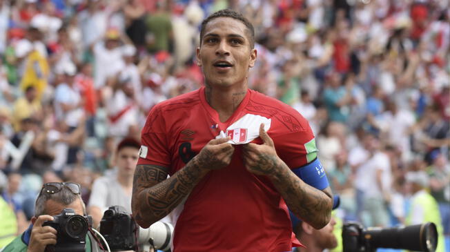 Paolo Guerrero celebra su gol a Australia en el Mundial Rusia 2018.