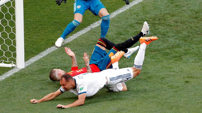 Sergey Ignashevich se metió a la historia de los Mundiales tras meterse un autogol. Foto: EFE Sergey Ignashevich se metió a la historia de los Mundiales tras meterse un autogol. Foto: EFE