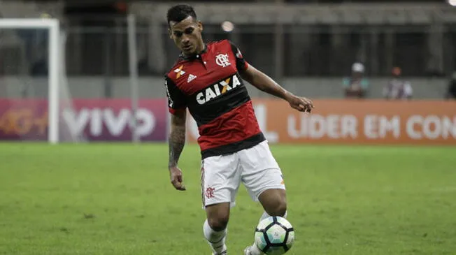 Miguel Trauco no asistió a entrenamientos del Flamengo y sería multado por el club 