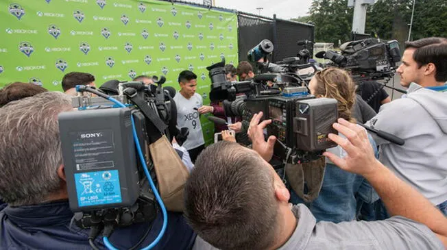 Selección Peruana: Raúl Ruidíaz es asediado por los medios estadounidenses en el Seattle Saunders