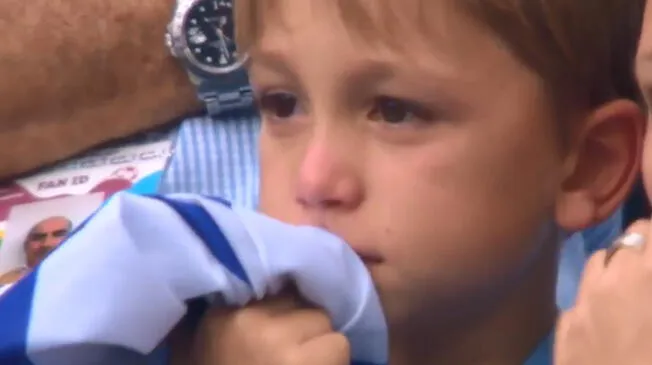 Las lágrimas del pequeño hincha uruguayo reflejaron el sentimiento de todos los sudamericanos. Captura: DirecTV