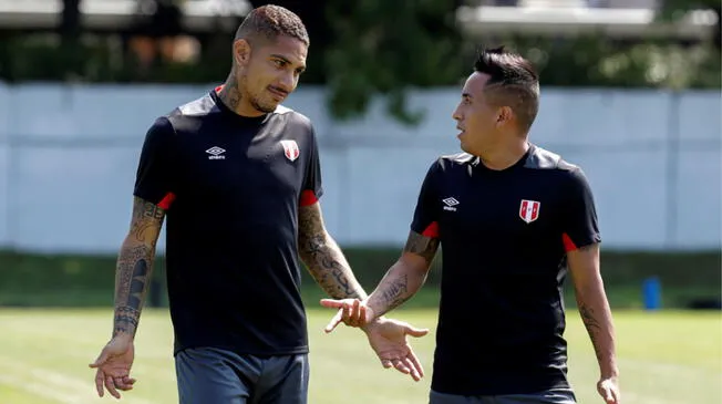 Paolo Guerrero y Christian Cueva durante un entrenamiento de la Selección Peruana.