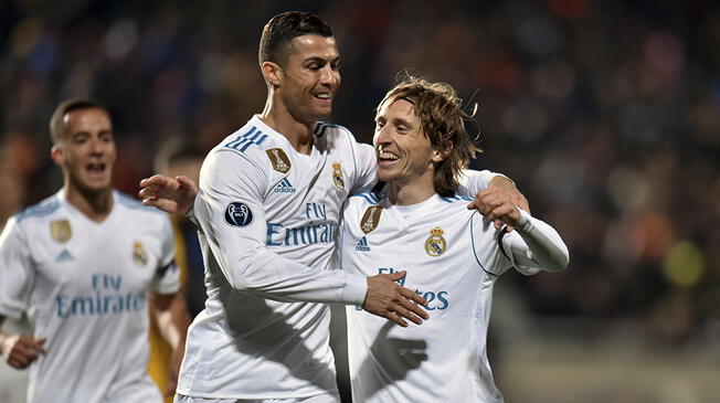 Cristiano Ronaldo y Luka Modric celebran un gol del Real Madrid.