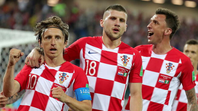 Luka Modric celebra su gol a Nigeria junto a Ante Rebić y Mario Mandzukic.