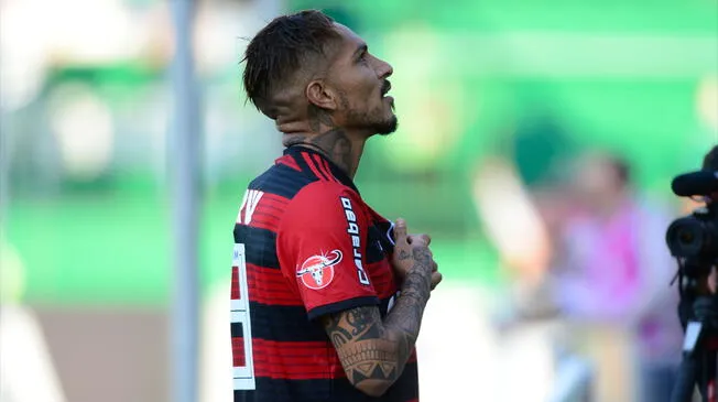 Paolo Guerrero celebra su gol con el Flamengo al Chapecoense