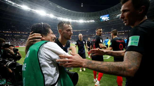 Yuri Cortez, junto a Ivan Rakitic y Mario Mandzukic.