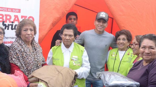 Raúl Ruidíaz se unió a campaña para apoyar a niños damnificados en el sur peruano