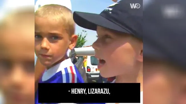 Griezmann de 7 años, buscando autógrafos a los seleccionados de Francia en 1998. 