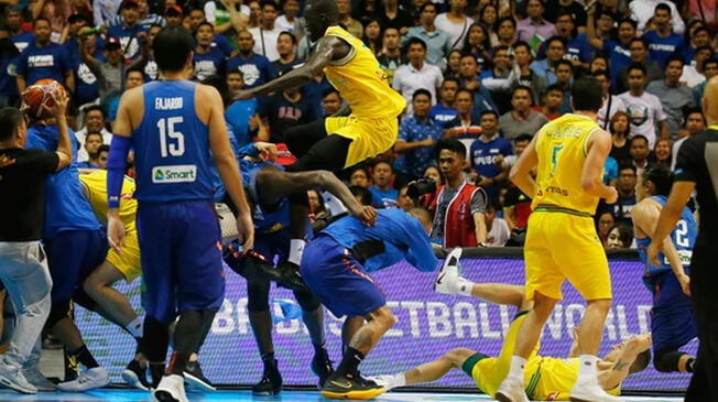 Jugadores de básquet protagonizaron una batalla campal en partido oficial. Fuente: Infobae