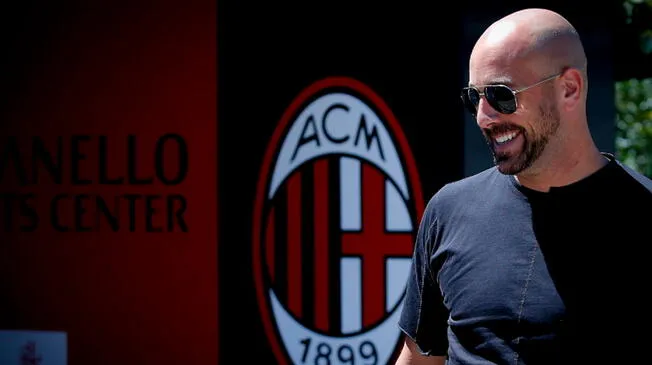 Pepe Reina llegó a las instalaciones del AC Milan para incorporarse a su nuevo club. Foto: AC Milan