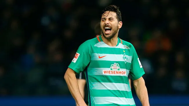 Werder Bremen fue criticado por haber contratado a Claudio Pizarro para la presente temporada